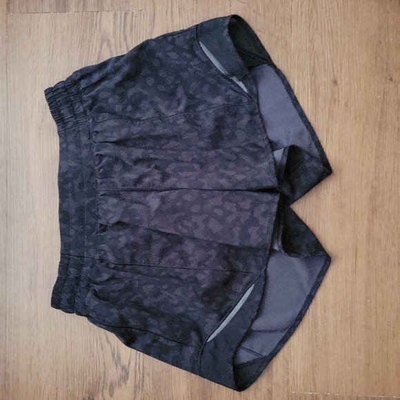 lululemon athletica Pants - Lululemon Hotty Hot Short II Long 4"